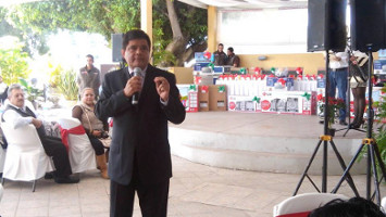 M&aacute;s atole con el dedo